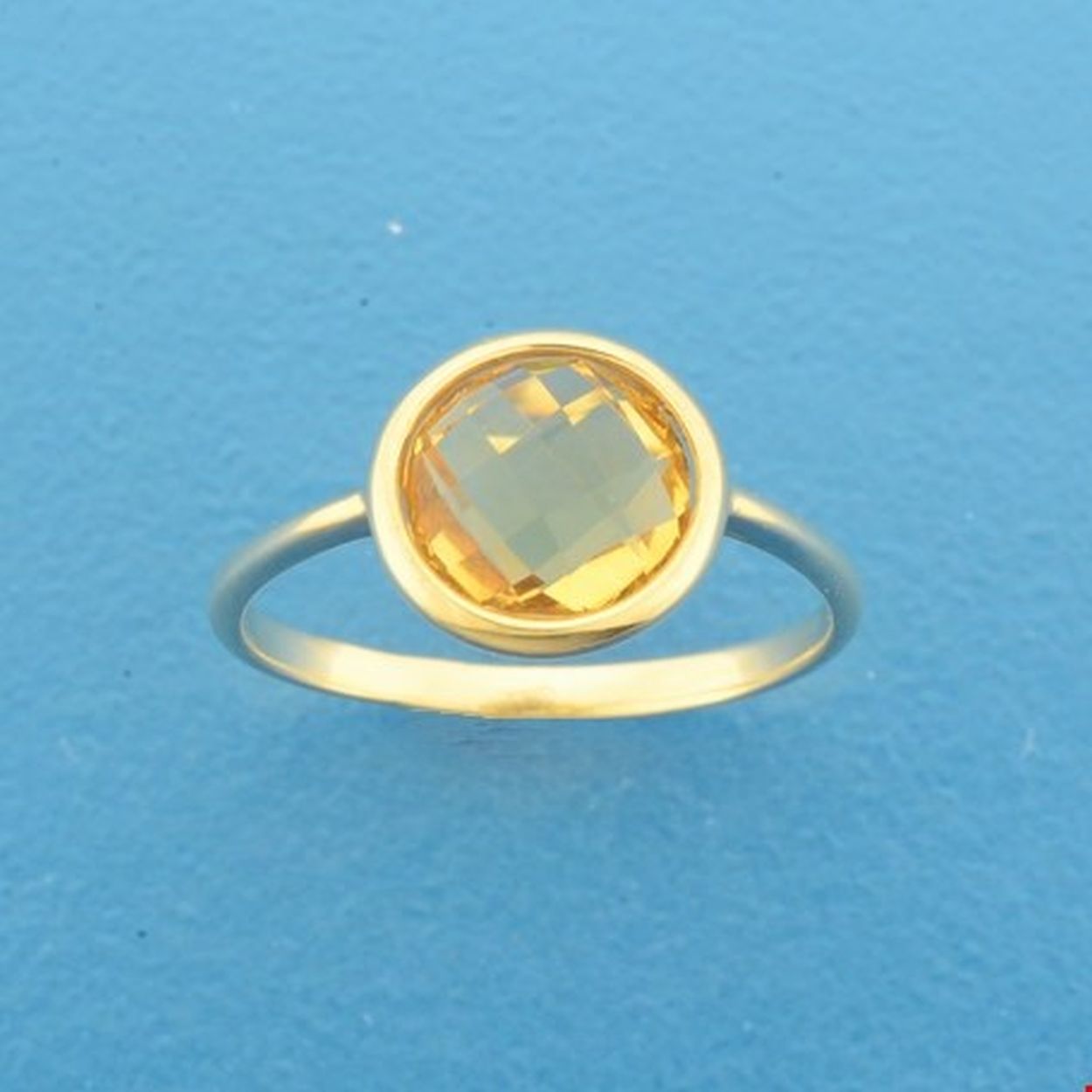 Beschrijving: 14k Geelgouden ring uitgevoerd met een citrien. De steen heeft een diameter van 8mm.