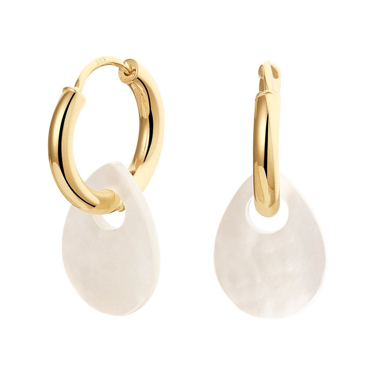 14k Geelgouden klapoorringen uitgevoerd met parelmoer. De oorringen hebben een dikte van 2.5mm en een diameter van 15mm. De hanger heeft een afmeting van 15x11mm.