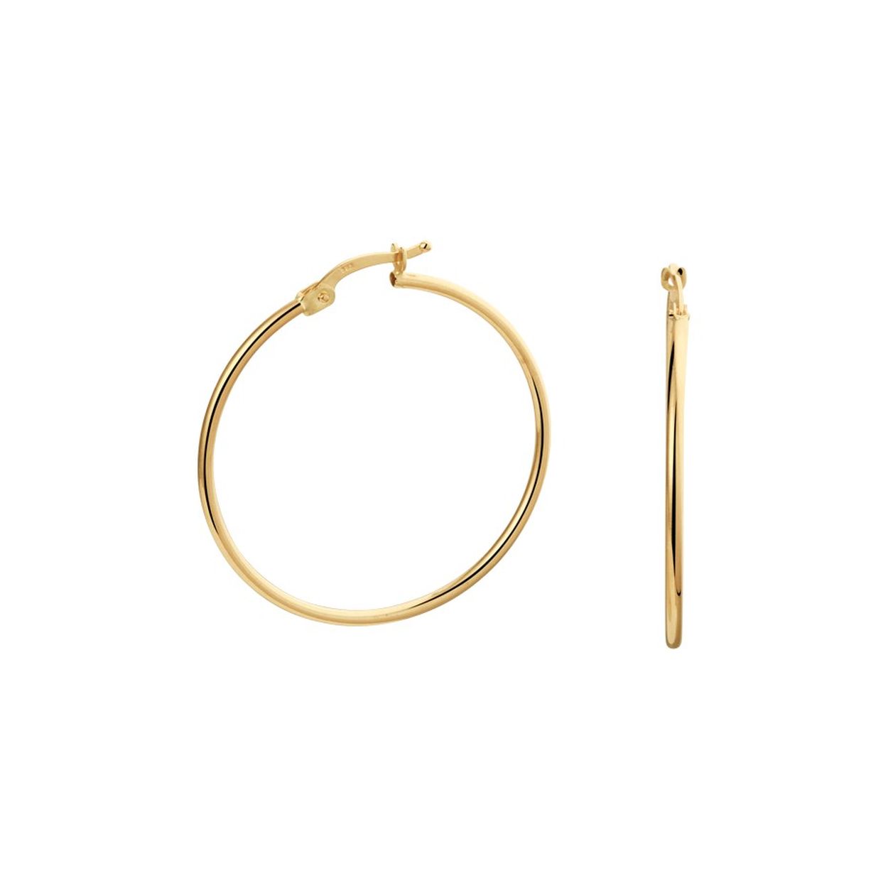 14k Geelgouden oorringen. De oorringen hebben een afmeting van 33x1.5mm.
