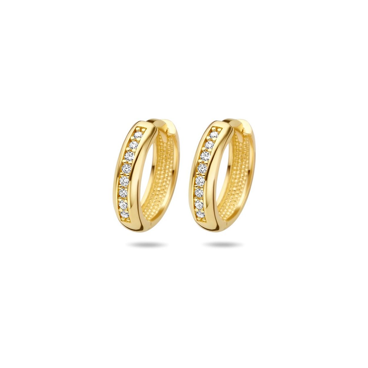 14k Geelgouden klapoorringen uitgevoerd met een schitterende zirkonia rij. De oorringen hebben een afmeting van 13x3mm.