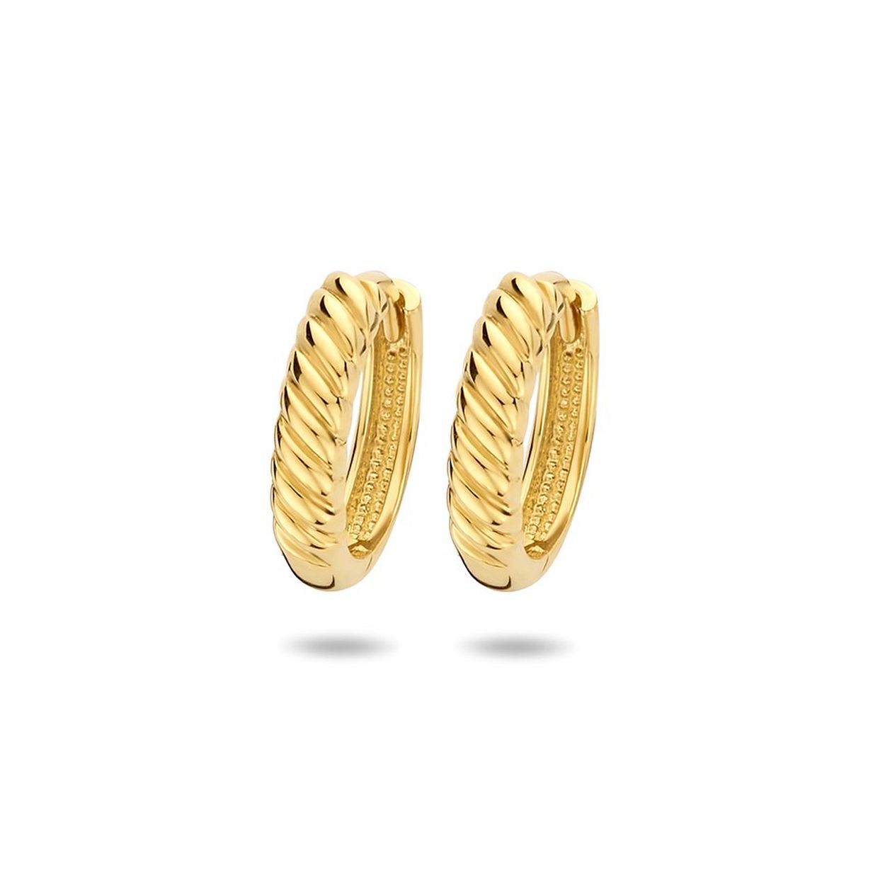 14k Geelgouden klapoorringen. De klapoorringen hebben een diameter van 13mm en een dikte van 3mm.