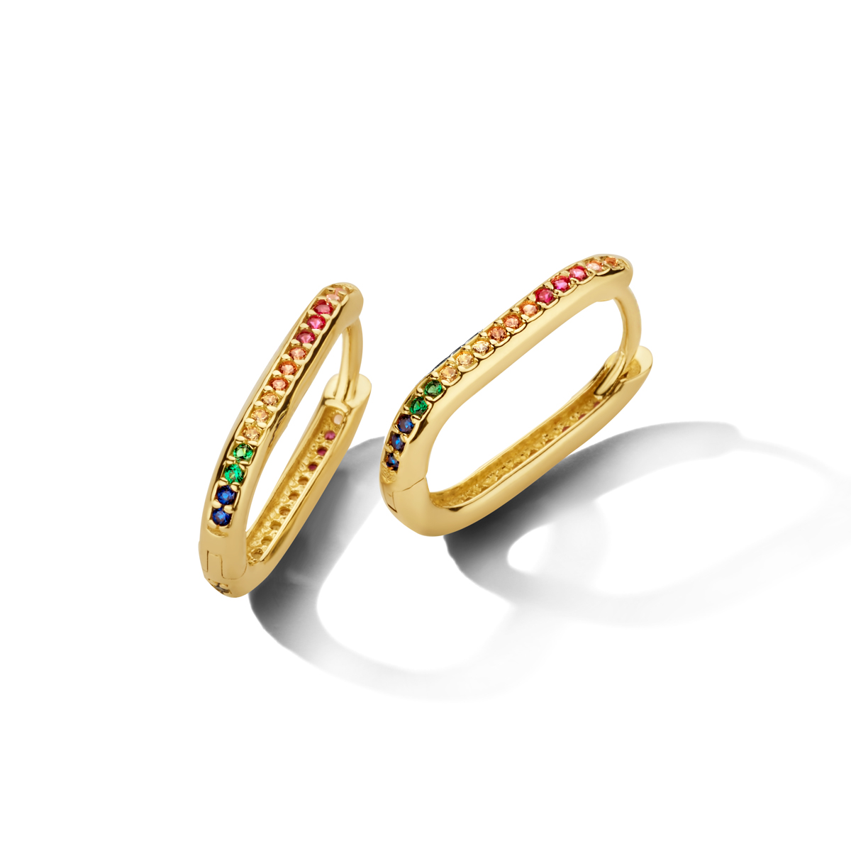 14k Geelgouden klapoorringen uitgevoerd met gekleurde zirkonia. De klapoorringen hebben een breedte van 2.5mm.