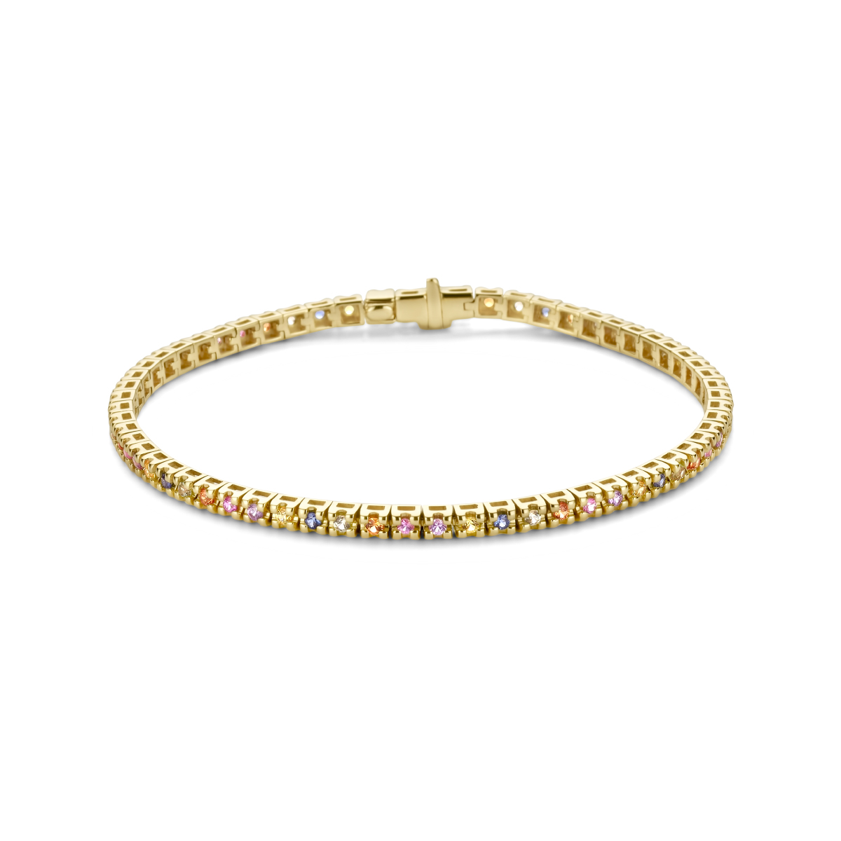 14k Geelgouden tennisarmband uitgevoerd met regenboog saffier. De armband heeft een draaglengte van 18cm. De saffier stenen hebben een totaal steengewicht van ongeveer 1.818ct.