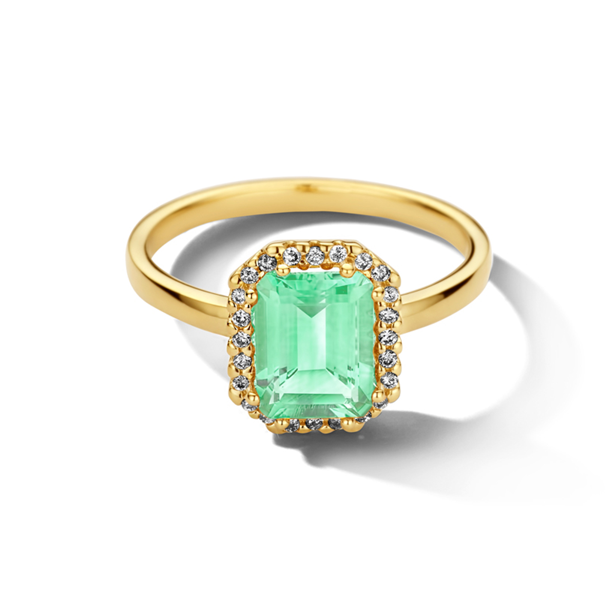 14k Geelgouden ring uitgevoerd met groen amethyst en diamanten. De groen amethyst heeft een steengewicht van 1.75ct.