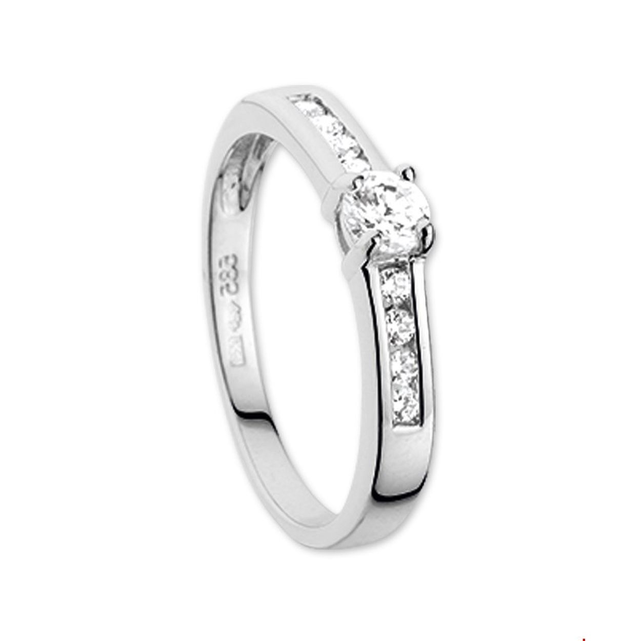 Beschrijving: Witgouden ring met zirkonia. 
Uniekenummer serie: 26690
Verpakt per: 1
Doelgroep: dames
Ringmaat: 17.00 mm (53)
Zetting: entourage (chatonzetting)