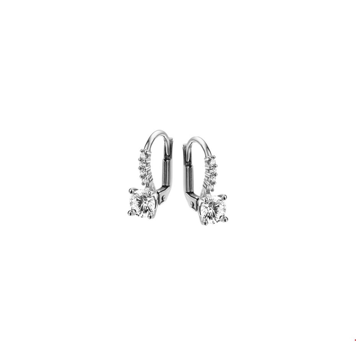 Beschrijving: Glam up your outfit! Deze oorhangers met zirkonia sprankelen je tegemoet en geven je look direct een chique uitstraling. Details: Witgouden oorhangers met zirkonia. De oorhangers zijn onderdeel van een set. 
Verpakt per: 1
Doelgroep: dames
Breedte: 5 mm
Hoogte: 15.5 mm
Zetting: entourage (chatonzetting)