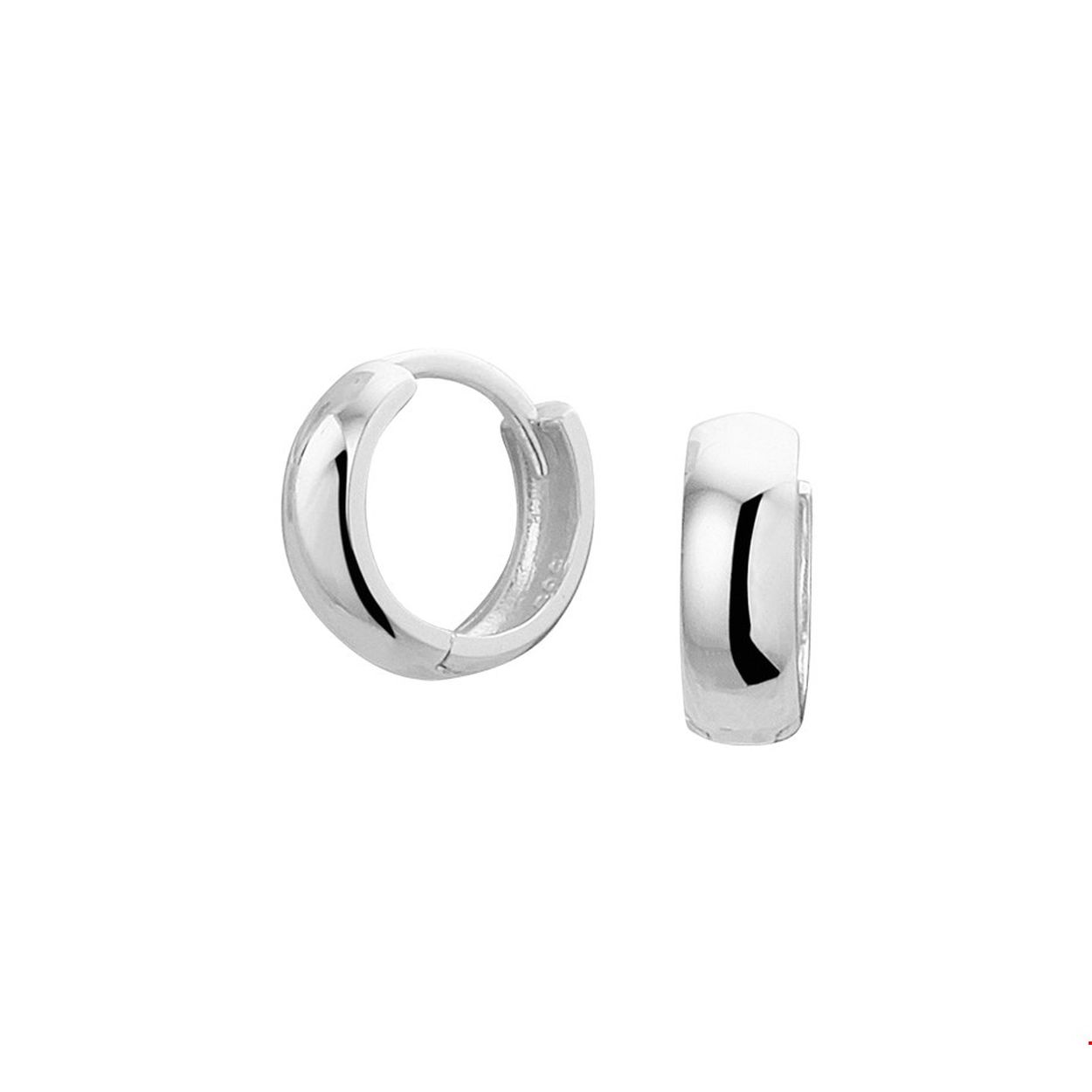 Klassieke witgouden klapoorringen met een afmeting van 10x3.4mm uitgevoerd met een stevige scharnier sluiting. Door het simplistische design zijn deze klapoorringen perfect te combineren met andere sieraden uit onze collectie of vanuit je eigen sieraden stash.