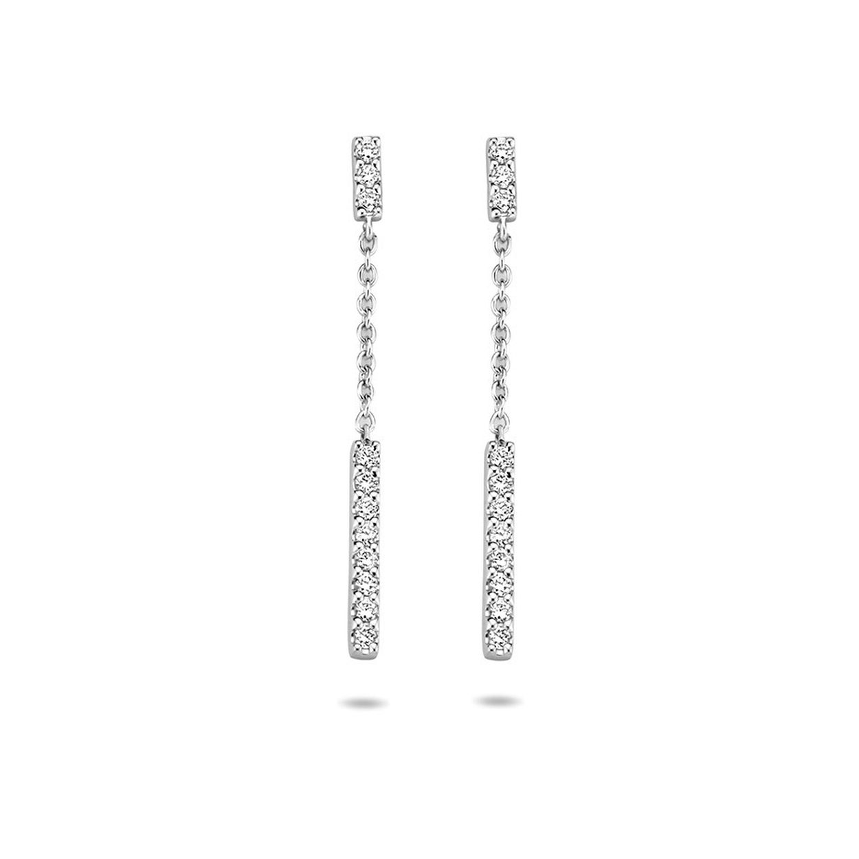 14k Witgouden oorhangers uitgevoerd met een schitterende diamant rij. De oorhangers hebben een totale hoogte van 2.5cm en een breedte van 1.4mm.