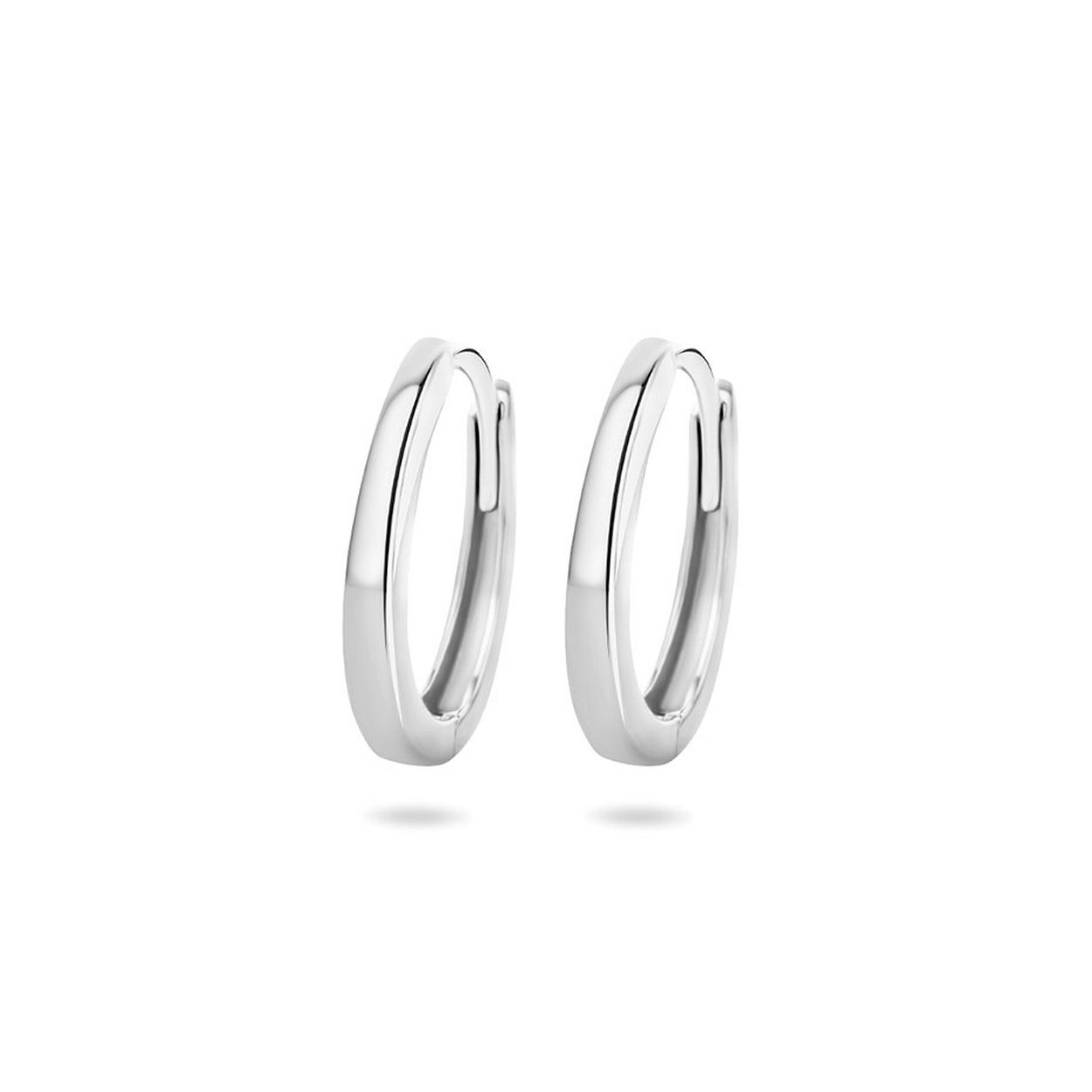 14k Witgouden klapoorringen. De klapoorringen hebben een afmeting van 13.5x2mm.