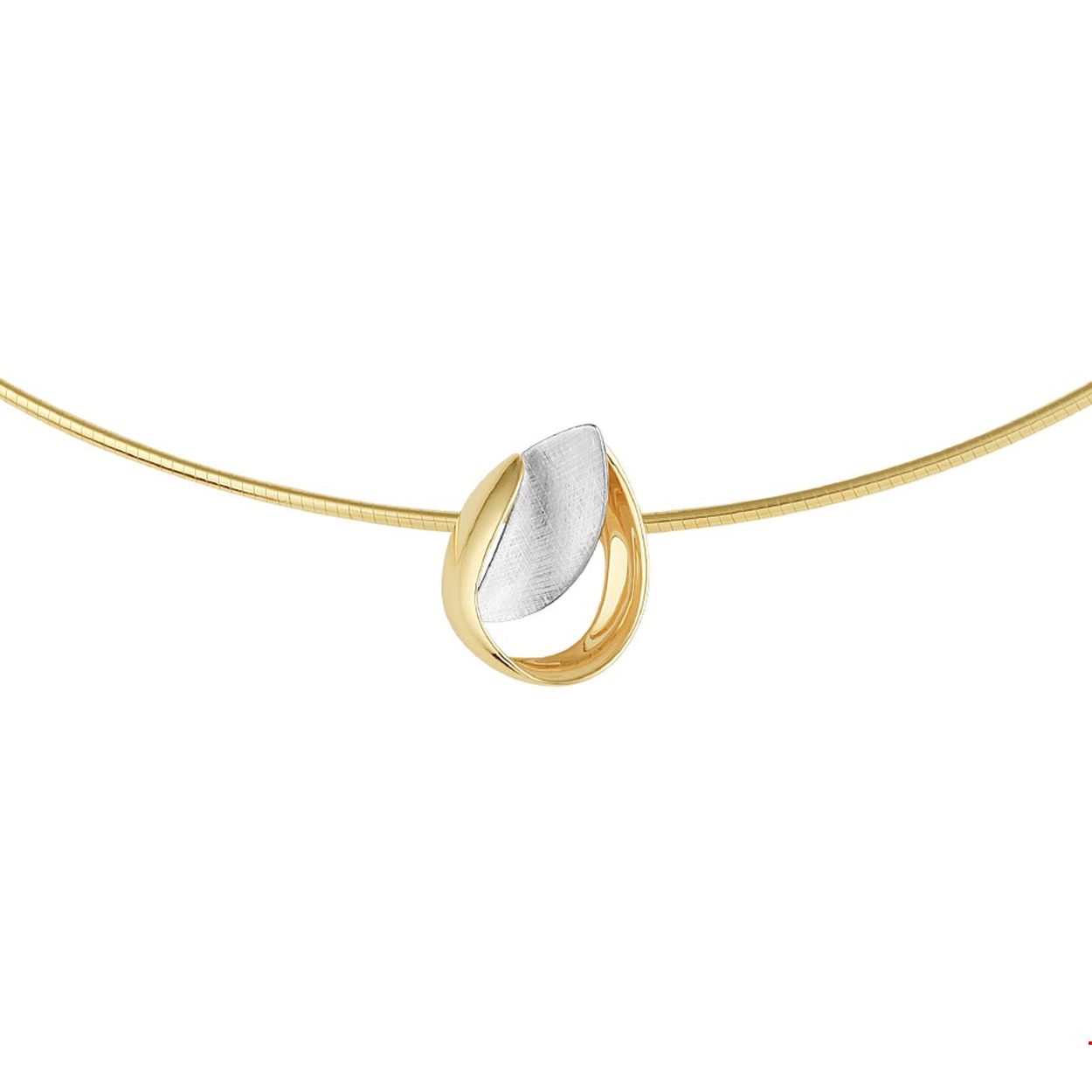 Chique geelgouden omega collier uitgevoerd met een bicolor geel- en witgouden hanger met een poli/matte afwerking. Het collier heeft een draaglengte van 45cm en een stevige karabijn sluiting. Goed te combineren met bijpassende sieraden uit onze collectie.