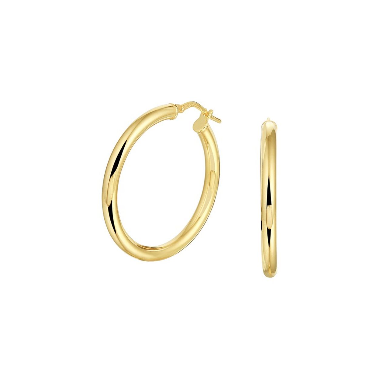 Sieraden van 14 karaat goud met daarin een kern van 925 zilver. Geelgouden oorringen met een hefboom-sluiting.