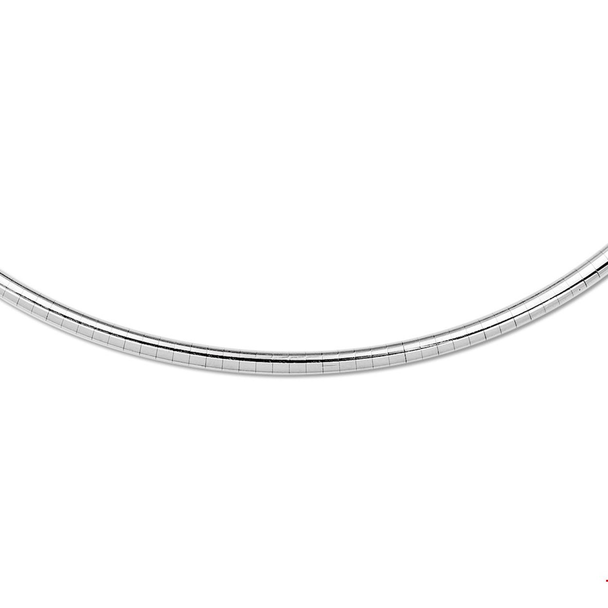 Dit Witgouden Omega collier met zilveren kern is een verfijnd sieraad. Het halsketting is 45 cm lang, perfect voor elegante combinaties. Ideaal voor zowel formele als informele gelegenheden, draagt het prachtig bij een avondjurk of een stijlvolle blouse. Voeg een vleugje luxe toe aan elke outfit met dit prachtige collier.