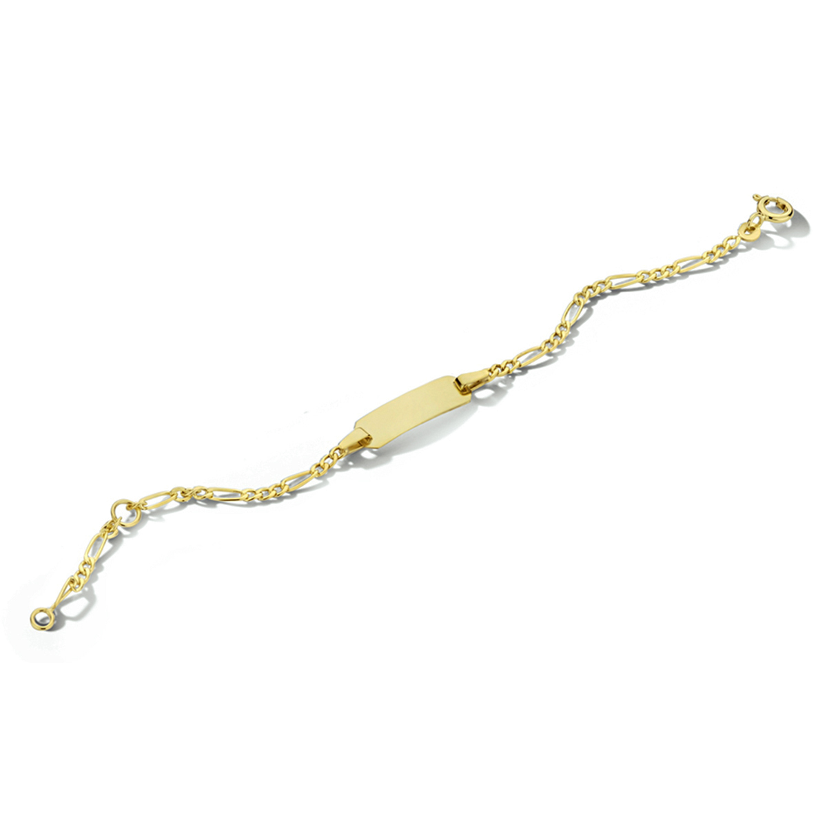9k Geelgouden graveerarmband met een plaat van 5x17mm. De graveerplaat heeft een dikte van 0.3mm. De armband heeft een figaro schakel van 2mm.