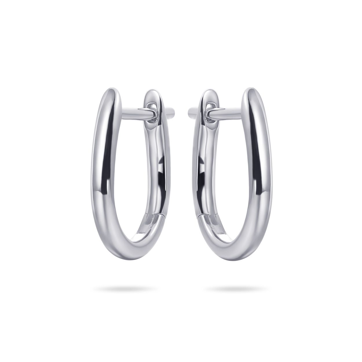 Deze oorringen zijn iets ovaal en zijn gemaakt van zilver. Door de extra rodineer laag blijven de oorringen langer mooi.
De breedte is 2 mm. De diameter is 14 mm.