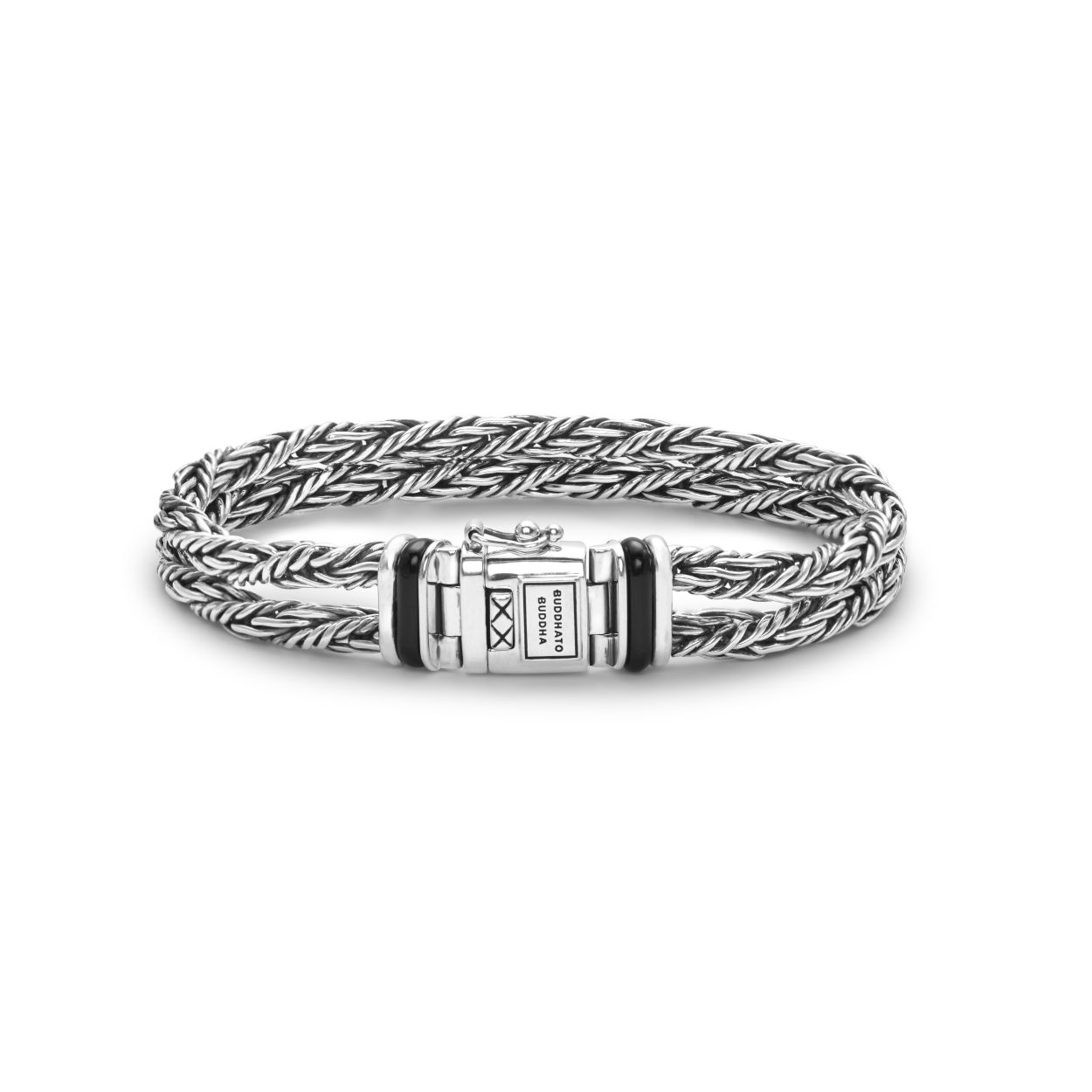 De Ketut Double-armband heeft dezelfde perfectie als de Ketut-armband maar dan dubbel! Een stevig en verfijnd ontwerp, de dubbele gevlochten schakel komt twee keer terug. Alsof je twee armbanden combineert! De armband is gebaseerd op de Ketut-familie, maar dan met twee onyx-stenen die de armband een luxe uitstraling geven en elke outfit af maakt!