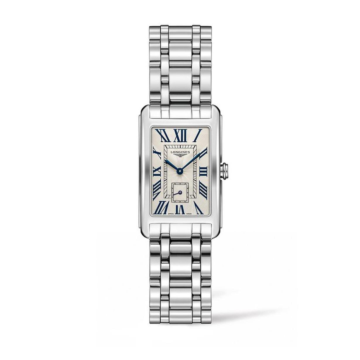 De Longines DolceVita L55124716 is een stijlvolle rechthoekige polshorloge van roestvrij staal, zonder datumfunctie en niet-waterdicht. Het zilverkleurige wijzerplaat heeft Romeinse cijfers en de horlogeband is eveneens zilverkleurig. Ideaal om te dragen bij formele gelegenheden, past perfect bij zowel zakelijke als elegante outfits. Zorg ervoor dat het horloge niet in aanraking komt met water.