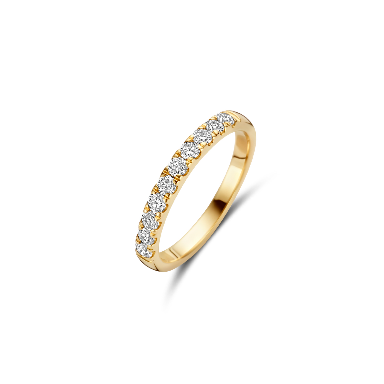 Gemaakt van gecertificeerd gerecycled goud met een lab grown diamant. Deze 14k geelgouden  Lab Diamonds ring is uitgevoerd in glanzend gepolijst witgoud en voorzien van 10 briljant geslepen lab grown diamanten, gezet in een pavé zetting. Het gewicht van de lab grown diamanten in deze ring is totaal 0.48ct. De Ø 2,2 millimeter witgouden ring is perfect to combineren met andere gouden Blush Sieraden. Draag je hem solitair, dan is deze slanke Blush ring een elegante blikvanger.

Type goud: 14k Geel goud
Type zetting: Pavé-zetting
Type steen: Lab Grown Diamant
Steenkleur: Wesselton
Gewicht Diamant (in ct): 0.48
Diamant kwaliteit: SI 1
Diameter: Ø 2,2 mm