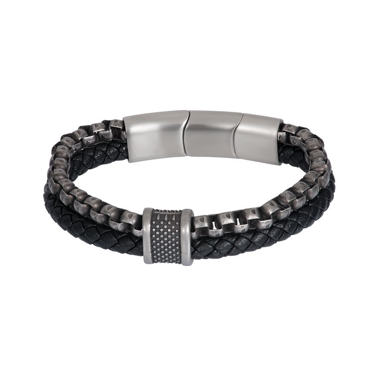 Deze armband is van het merk iXXXi JEWELRY. Het is een herensieraad gemaakt van edelstaal. De armband is zwart  van kleur.
De iXXXi MEN armband Diego bestaat uit een combinatie van zwart leder en mat en antiek zilverkleurige details gemaakt van stainless steel. De bracelet bestaat uit een ronde, gevlochten, leren armband en een antiek zilverkleurige stalen armband die samenkomen bij de sluiting. De armbanden worden bij elkaar gehouden door een mat zilverkleurige, stalen detail met rond design die in het midden van de armband zit bevestigd. Bracelet Diego is voorzien van een langwerpige, mat zilverkleurige sluiting gemaakt van stainless steel. De iXXXi heren armband Diego is verstelbaar in de maten 20,5 t/m 22,5. Mix en match met verschillende armbanden uit de iXXXi MEN collectie en maak zo jouw look compleet!
