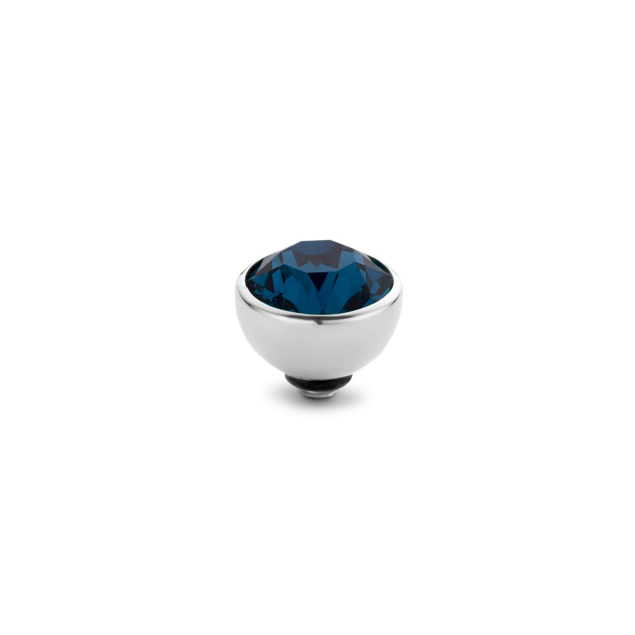 Het Melano Twisted Basic CZ steentje is ons bekende basis steentje van 8 mm. Met dit tijdloze steentje zit je áltijd goed en je hebt de keuze uit alle kleuren van de regenboog