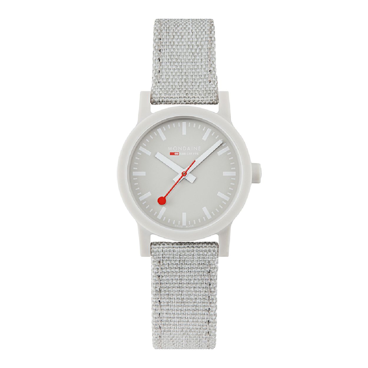 Mondaine - MS1.32170.LK - Essence
Mondaine combineert design met duurzaamheid. De essence collectie is ont�wikkeld met milieuvriendelijke materialen; Ricinusolie voor de horlogekast, rubber voor de horlogeband en gerecyclede PET-flessen voor 
horlogebanden en verpakking. Maar liefst 71% van het horloge is geproduceerd met behulp van gerecyclede materialen. Dit horloge uit de essence collectie met licht grijze band en wijzerplaat zorgt voor een frisse en casual look.