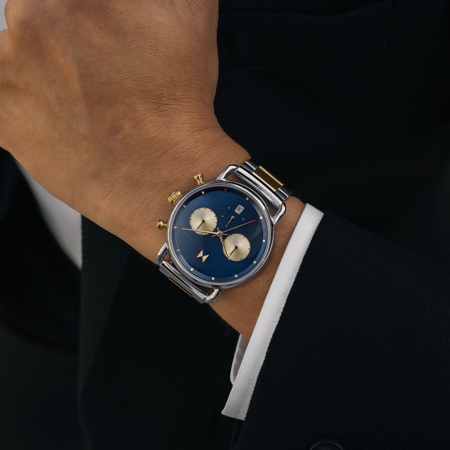 MVMT herenhorloge model Blacktop in bicolor uitvoering met blauwe wijzerplaat.