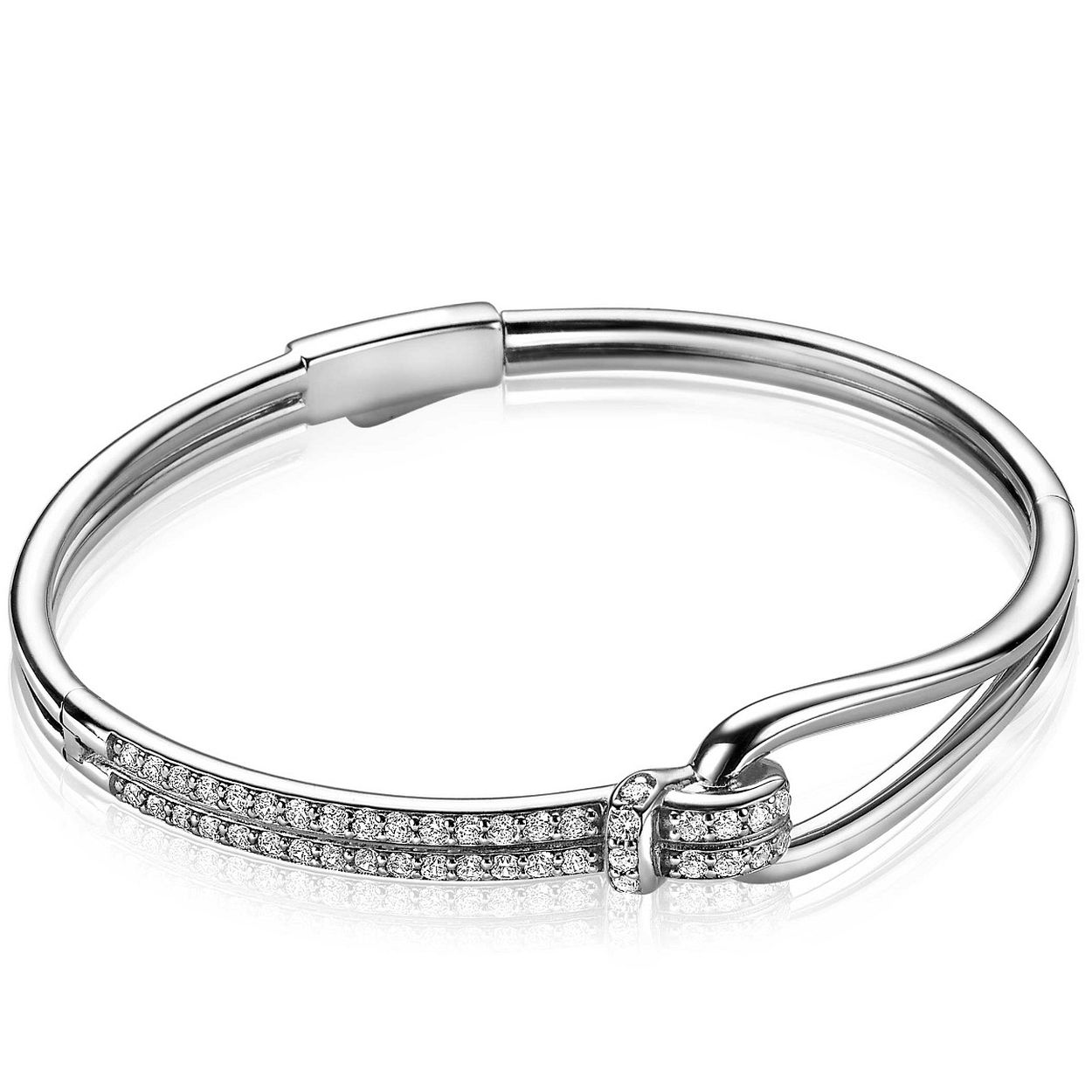 ZINZI zilveren bangle armband (12mm breed) met een vloeiende gladde lijn, geknoopt met een scheen bezet met witte zirconia's. Exclusief ontworpen door Mart Visser. Deze armband heeft een luxe sluiting, die mooi geïntegreerd is in de schakel. En draagt herkenbaar de signatuur van Mart Visser. Vervaardigd van eerste gehalte zilver (925) en met extra rodiumlaag voor een langdurige glans.