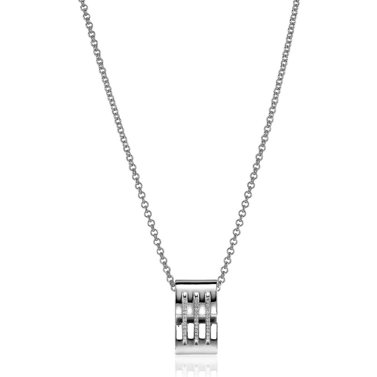 ZINZI zilveren ketting met een strakke rechte zilveren hanger, exclusief ontworpen door mode-ontwerper Mart Visser. De lengte van de ketting is 45cm. De hanger heeft een strak recht design, waarbij drie banen bezet zijn met witte zirconia's en zij vormen een schitterende brug tussen de twee delen. Deze schitterende zilveren ketting draagt herkenbaar de signatuur van Mart Visser. Vervaardigd van eerste gehalte zilver (925) en met extra rodiumlaag voor een langdurige glans. 