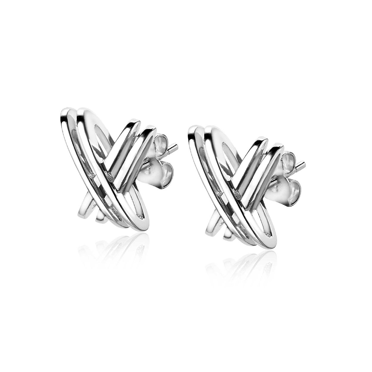 ZINZI zilveren gladde fantasie oorknoppen van 10mm breed, exclusief ontworpen door mode-ontwerper Mart Visser. De oorsieraden hebben een strak design, waarbij twee rechte banen elkaar kruisen. Mart Visser heeft gekozen om het kruispunt niet in het midden van de oorknoppen te plaatsen. Deze stijlvolle oorknoppen dragen herkenbaar de signatuur van Mart Visser. Vervaardigd van eerste gehalte zilver (925) en met extra rodiumlaag voor een langdurige glans. 