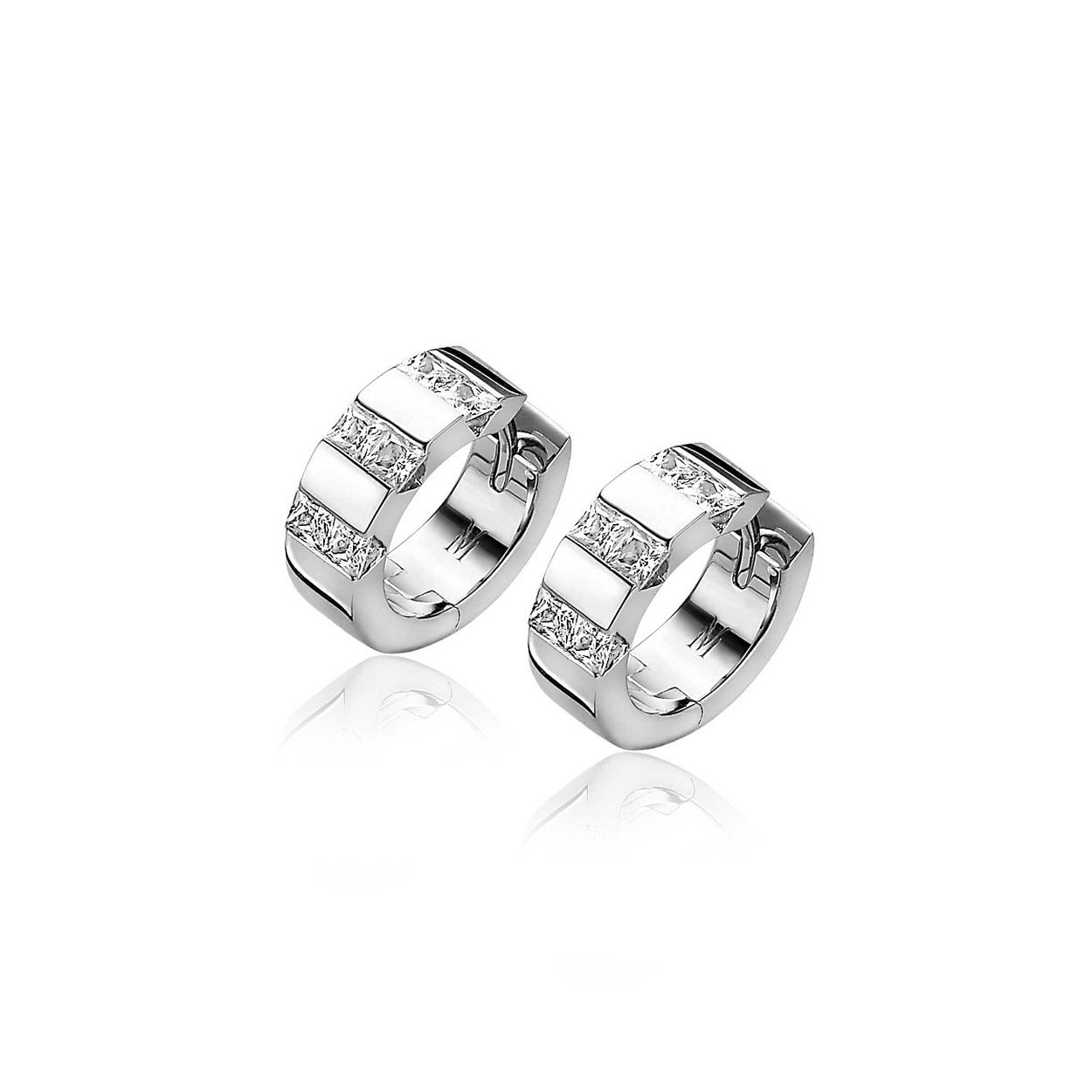 ZINZI zilveren elegante oorringen (18 x 6mm), bezet met princess geslepen witte zirconia's. Exclusief ontworpen door mode-ontwerper Mart Visser. De oorringen hebben een luxe scharniersluiting. Deze zilveren luxe oorringen dragen herkenbaar de signatuur van Mart Visser. Vervaardigd van eerste gehalte zilver (925) en met extra rodiumlaag voor een langdurige glans.