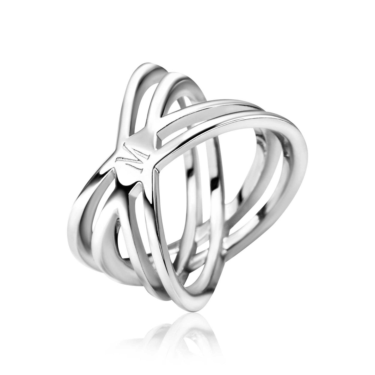 ZINZI zilveren gladde fantasie ring van 19mm breed, exclusief ontworpen door mode-ontwerper Mart Visser. De ring heeft een strak design, waarbij twee rechte banen elkaar kruisen. Mart Visser heeft gekozen om het kruispunt niet in het midden van de ring te plaatsen. Deze stijlvolle ring draagt herkenbaar de signatuur van Mart Visser. Vervaardigd van eerste gehalte zilver (925) en met extra rodiumlaag voor een langdurige glans.