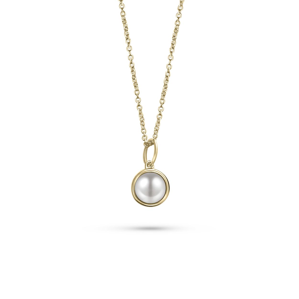 De Gisser collier zilver verguld is een verfijnde parelketting van 42 + 3 cm. Gemaakt van zilver met een elegante vergulde afwerking. De hanger meet 1 cm breed en heeft een diameter van 8 cm. Combineer deze tijdloze ketting met een elegante avondjurk voor een klassieke uitstraling.