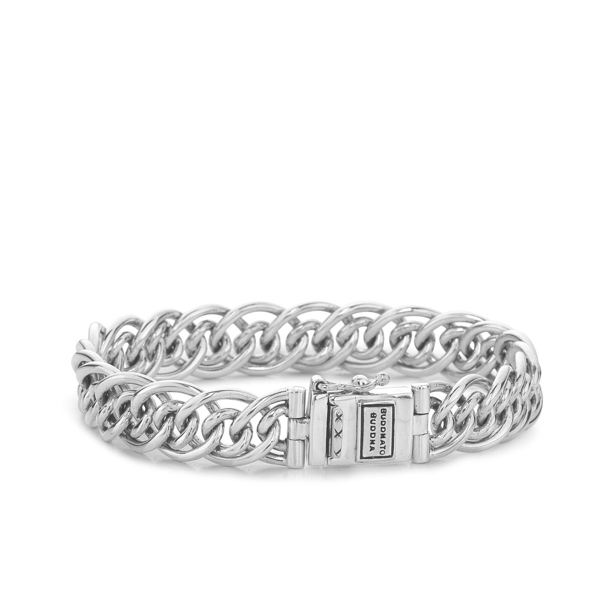 De Nathalie is een van de bekendste schakels in de Heritage-collectie. De aparte dubbele schakels die typerend zijn voor de Nathalie-familie, maken deze sterling zilveren armband een lust voor het oog! Creëer een elegante look met deze tijdloze en handgemaakte armband. De zilveren armband kan perfect worden gecombineerd met andere Buddha to Buddha sieraden. De Nathalie Mini is smaller dan de Nathalie XS-armband.