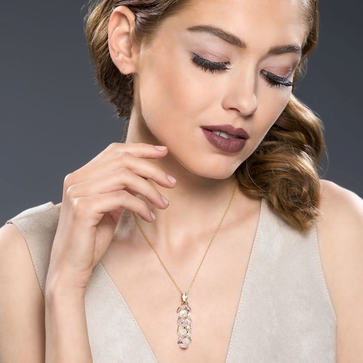 Maak je looks compleet met deze prachtige Aurora Borealis/kristal ketting van SPARK Jewelry voor dames. De artikelcode is NDG6428CAB.