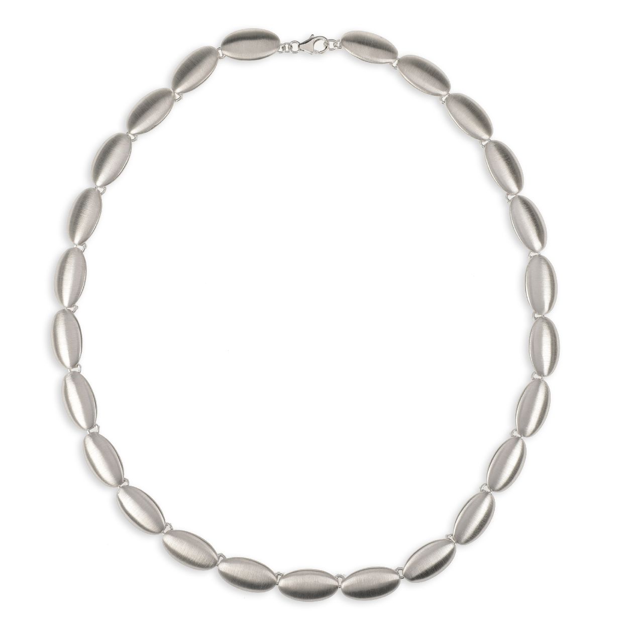 Een collier van het merk Jon Michel. De kleur van het sieraad is zilver.