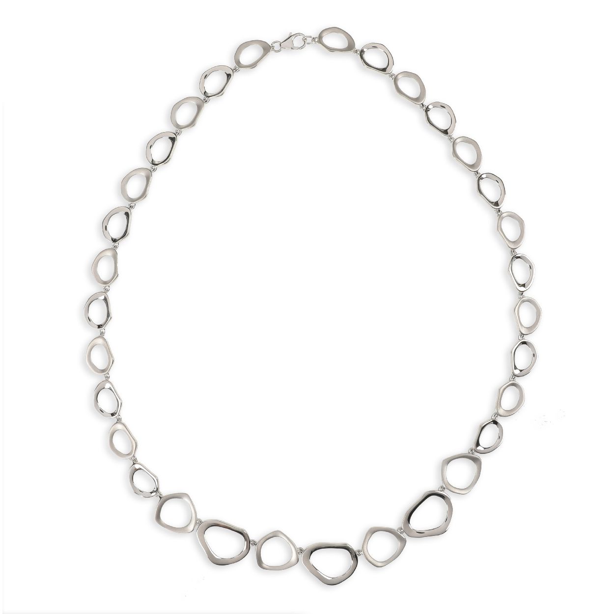 Een collier van het merk Jon Michel. De kleur van het sieraad is zilver.