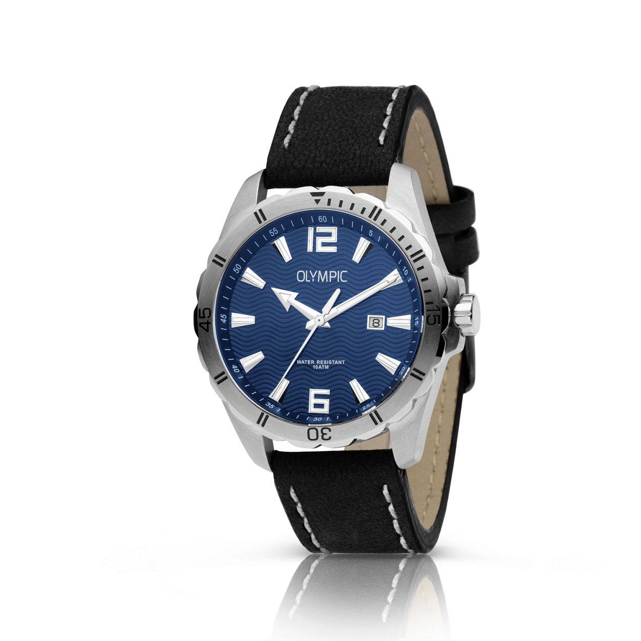 Olympic OL72HSL072 PIETER - Horloge - Staal - Leer - Zwart
Dit unieke Olympic horloge met artikelnummer: OL72HSL072 is een sportief herenhorloge. De zilverkleurige stalen kast heeft een tachymeter op de bezel en een blauwe bewerkte wijzerplaat met datum. De uurs-aanduiding is opvallend door de lumibrite strepen, cijfers en wijzers. Aan het horloge zit een zwarte gladde leren band met stalen gesp. Het horloge heeft een mineraalglas, een afmeting van 43mm en is 10 ATM.

Waterdichtheid 10 ATM
Dit horloge is bestand tegen water bij het zwemmen en douchen. Dit horloge is niet bestand tegen (grote) waterdruk dus je kunt er niet mee duiken.

Het merk:
Een mooi horloge hoeft niet duur te zijn! Het Nederlandse horlogemerk Olympic levert stoere chronografen, slimline series, digitale uurwerken en elegante dameshorloges. De prijs-kwaliteitverhouding staat bij Olympic hoog in het vaandel met prijzen die uiteenlopen van € 34,95 tot en met € 139,00.

100% Nederlands ontwerp, waterdicht en standaard 3 jaar fabrieksgarantie.

Specificaties:
- Zilverkleurige horlogekast
- Blauwe wijzerplaat
- Zwarte leren band
- 10 ATM (Regen- & spatwaterdicht)
- Standaard 3 jaar fabrieksgarantie
- Mineraalglas