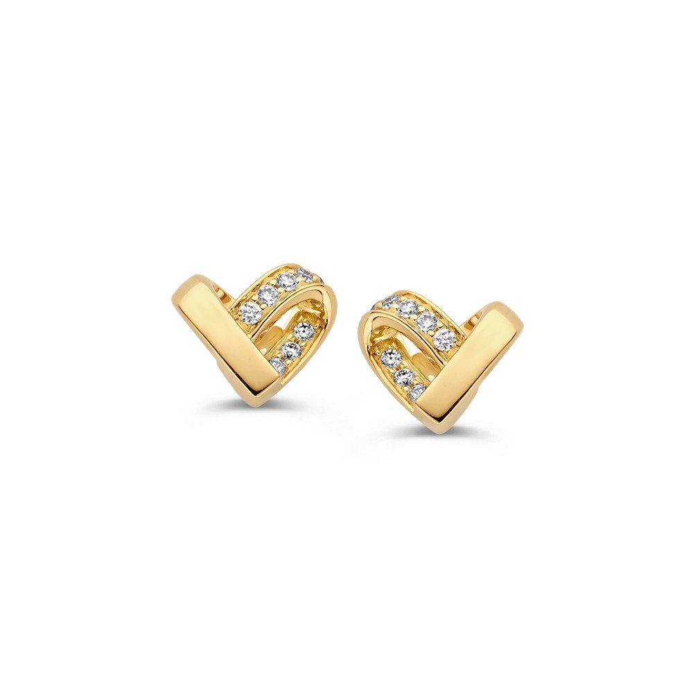 Elegante oorbellen in speelse hartvorm, gezet met diamant.
