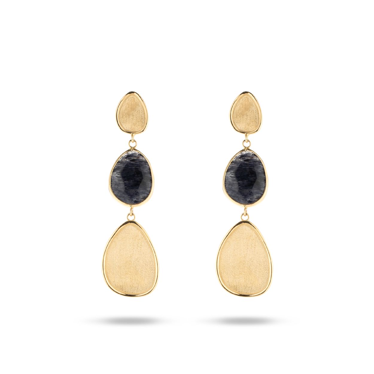Deze creolen zijn van het merk Italo Bottene. De creolen hebben de kleur geelgoud. Ze bevatten de edelsteen: rutiel quartz. De kleur van deze edelsteen is: grijs.