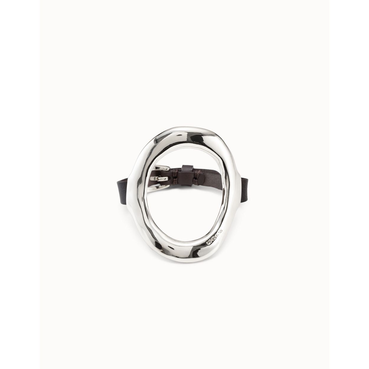 Dit is een ring van het merk Unode50. Het materiaal is  en de maat is . Daarnaast is het verguld in zilver.