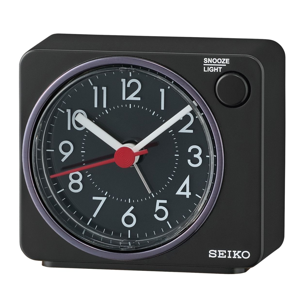 Deze wekker is van het merk Seiko. De wekker heeft een lengte van 74 millimeter, een hoogte van 65 millimeter en een dikte van 38 millimeter. De wekker is zwart van kleur.