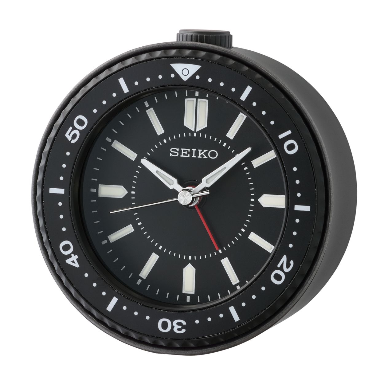Deze wekker is van het merk Seiko. De wekker heeft een lengte van 95 millimeter, een hoogte van 94 millimeter en een dikte van 50 millimeter. De wekker is zwart van kleur.