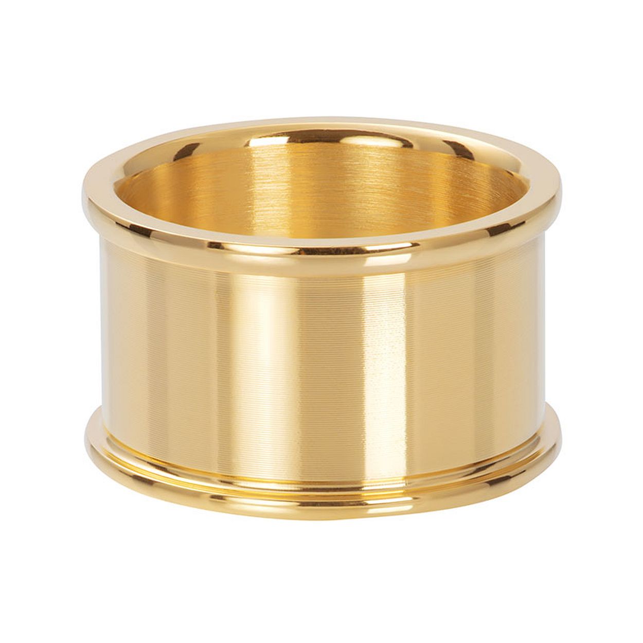 De iXXXi basis ring is gemaakt van stainless steel.
\nOm de iXXXi basis ring compleet te maken behoor je deze te vullen met minimaal 10 mm aan iXXXi vulringen, voorkeur voor een extra 1mm vulring om te zorgen dat de vulringen niet rond draaien in de basisring.
\n
\nDit is het middelste model qua breedte van de serie basisringen. Totale breedte is 12 mm. Deze vul je met 10 - 11 mm aan vulringen. Hoe dat stel je zelf samen. Vind je dit moeilijk? Kom langs bij ons in de winkel voor persoonlijk advies of gebruik de iXXXi ring generator op onze site onder de link iXXXi. Met deze generator kun je alvast een sneak preview krijgen hoe je ring eruit komt te zien. LET OP! de basisringen van iXXXi draag je veelal een halve maat tot een maat groter dan een smallere ring.
\n
\nAdvies: doe met handen wassen, douchen, slapen en sporten je ringen af. Je hebt er zo veel langer plezier van!