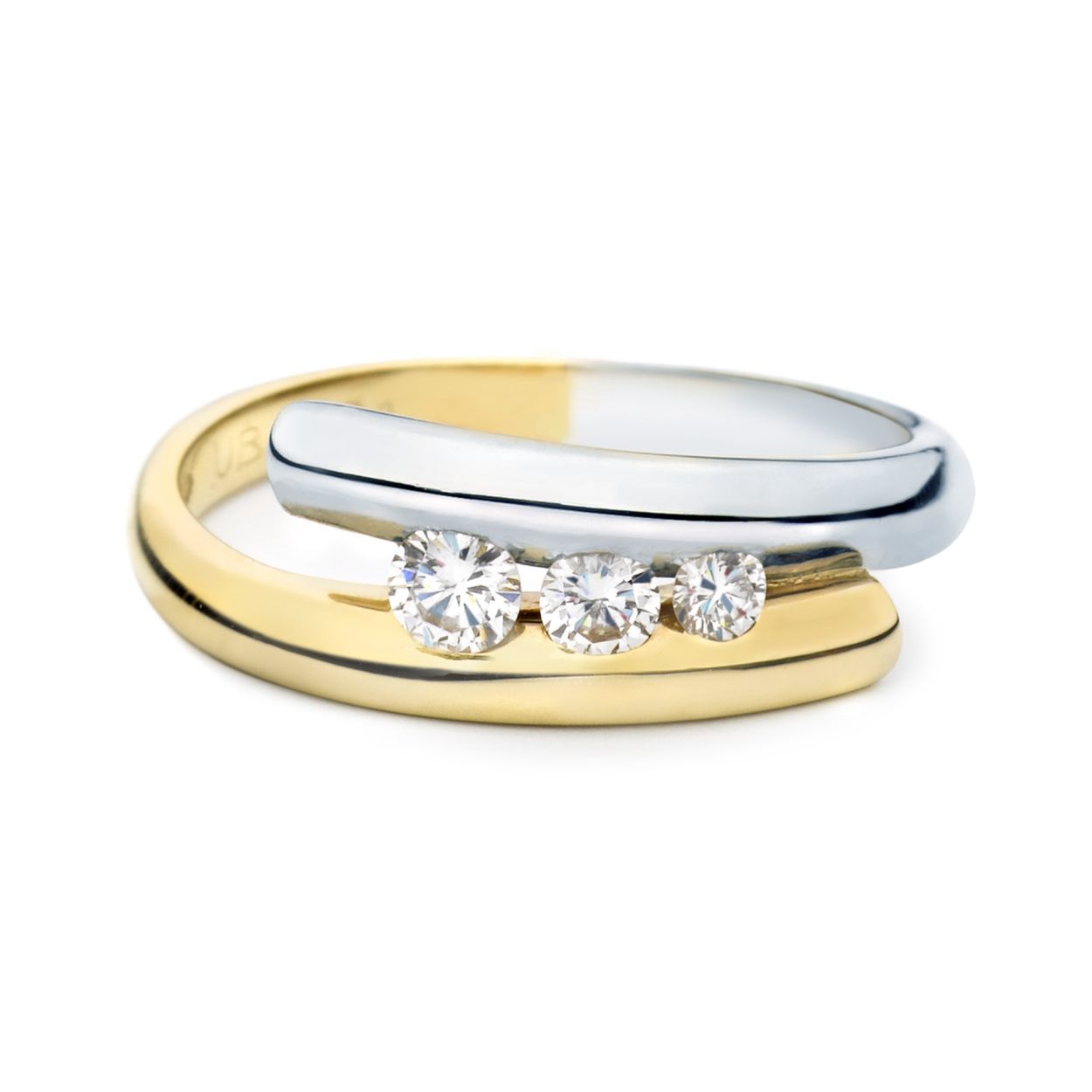 Ring Penelope Plus 14kts goud met natuurlijk diamant briljant geslepen 
 3 stenen met een totaal steengewicht van 0.12 carat 
Zuiverheid: SI (small inclusions) 
Kleur: River 
Verkrijgbaar vanaf 3/0,12crt si/river

Leverbare goudkleuren: 14kts geelgoud, 14kts witgoud, 14kts roségoud en alle bicolor combinaties