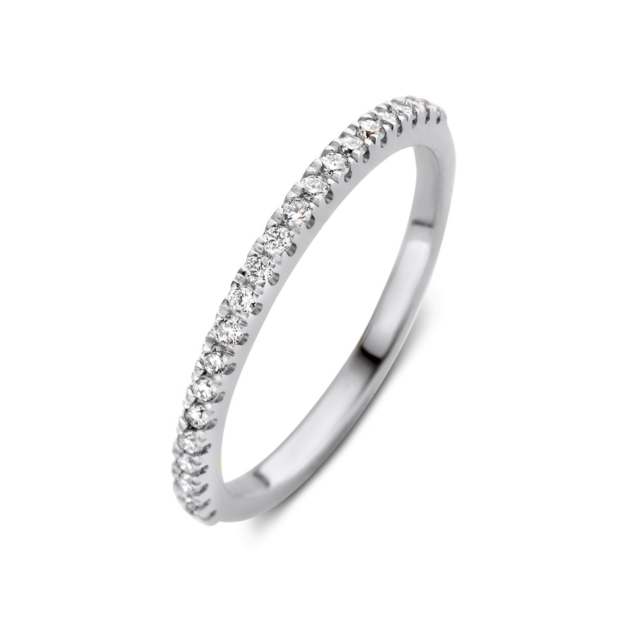 Witgouden ring 'Millie' ring halfrond gezet (0.20 crt.)
RA25500020-55
Gouden dames ring 18 krt. goud 
- 100% diamant -

Lab grown diamonds

Echte diamant, maar gemijnd in een laboratorium boven de grond in plaats van diep onder de aardkorst. Optisch, kwalitatief, esthetisch en qua (chemische) eigenschappen zijn diamanten uit een mijn of uit een laboratorium exact gelijk. De herkomst maakt in dat opzicht dus niets uit, maar met laboratorium diamant kiezen wij voor een ecologisch en ethisch verbeterd proces.