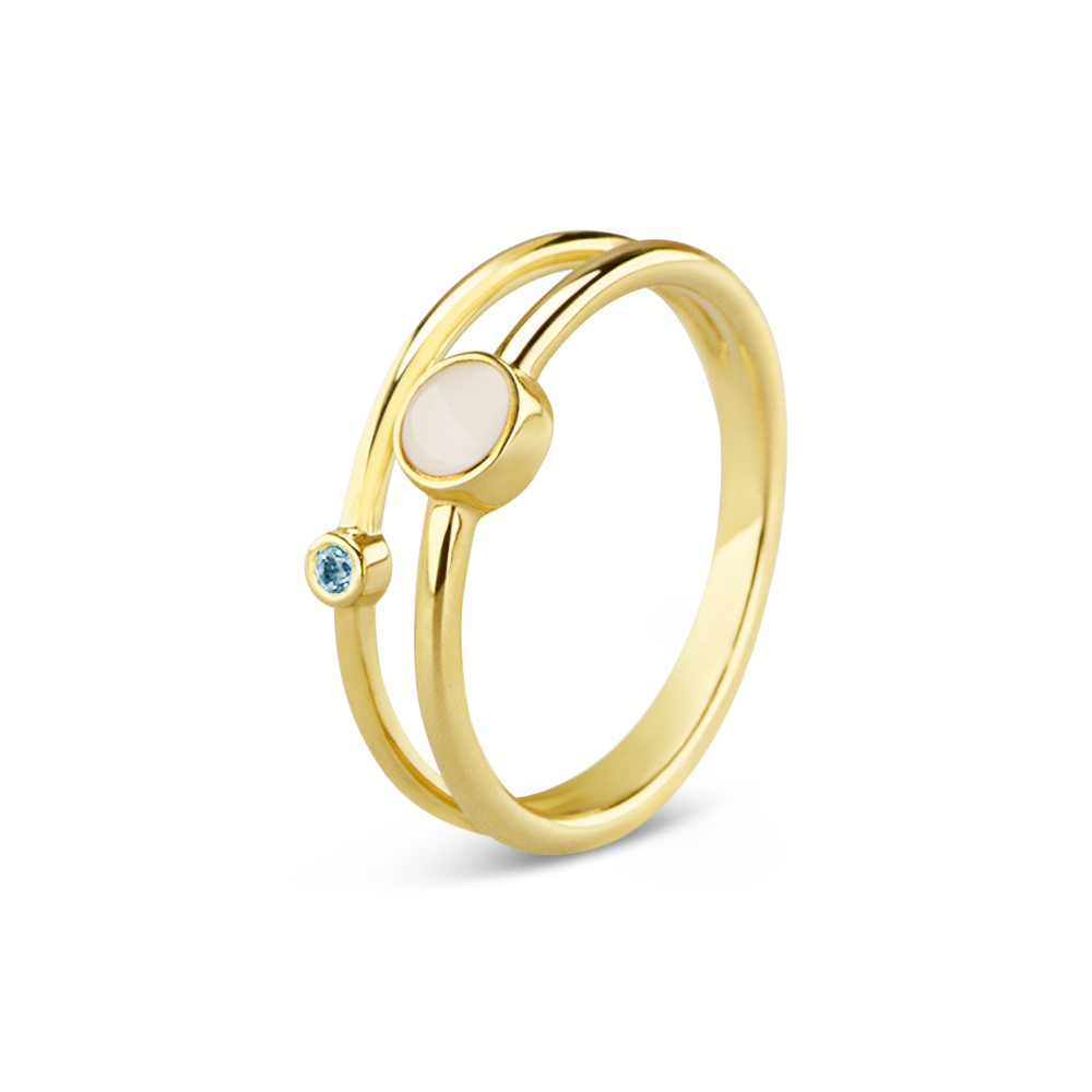 Geboortesteen-ring waar as, haar of moedermelk in verwerkt kan worden. Dit sieraad wordt zichtbaar aan de bovenkant gevuld en wordt vermengd met onze speciale hars.
Bij deze ring is het op deze productpagina niet mogelijk om van harskleur te verwisselen, maar is in werkelijkheid wel degelijk mogelijk. Deze ring op de afbeelding is in dit geval gevuld met moedermelk. Aan zowel de asjes, haren of moedermelk kunnen kleurstof en glitters toegevoegd worden.

Geboortesteen
Bij iedere geboortemaand hoort een eigen geboortesteen die elk zijn eigen unieke eigenschappen bezit.
Januari / Granaat: liefde, verbintenis, toewijding
Februari / Amethyst: zuivering, bescherming, kalmte
Maart / Aquamarijn: kalmte, kracht, toewijding
April / Diamant: helderheid, concentratie, positieve energie
Mei / Smaragd: zelfliefde, acceptatie en bescherming tegen angst
Juni / Alexandrite: harmonie, transformatie, liefde
Juli / Robijn: bescherming, passie, vitaliteit
Augustus / Peridot: welvaart, liefde, compassie
September / Sapphire: wijsheid, harmonie, balans
Oktober / Morganite: liefde, acceptatie, transformatie
November / Citrien: zelfvertrouwen, kracht, concentratie
December / Topaas: zelfvertrouwen, zelfexpressie, communicatie
Samenvatting:
Helaas niet verkrijgbaar in zilver
 	Geboortesteen ring
 	Het toevoegen van extra kastjes is mogelijk! Deze aanpassing heeft een meerprijs van 50 per kastje inclusief geboortesteen (diamant heeft een meerprijs van 100 voor ieder volgend kastje)

Afmetingen:

 	individuele scheentjes zijn 1,5 mm breed
 	vulcompartimentje is 6 mm doorsnee