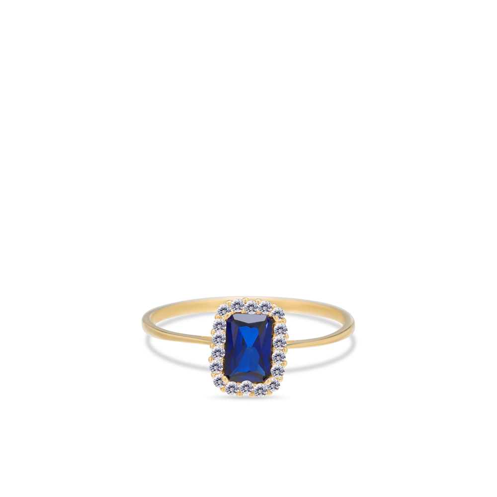 Stijlvolle gouden ring uitgevoerd met een synthetische saffier. De combinatie van de blauwe zirkonia met het  geelgoud zorgt voor een oogverblindend effect! De synthetische saffier is omringd door transparante zirkonia's en valt hierdoor extra goed op. Combineer de gouden ring met uw andere gouden sieraden voor een complete look. Levering inclusief luxe sieradendoosje.