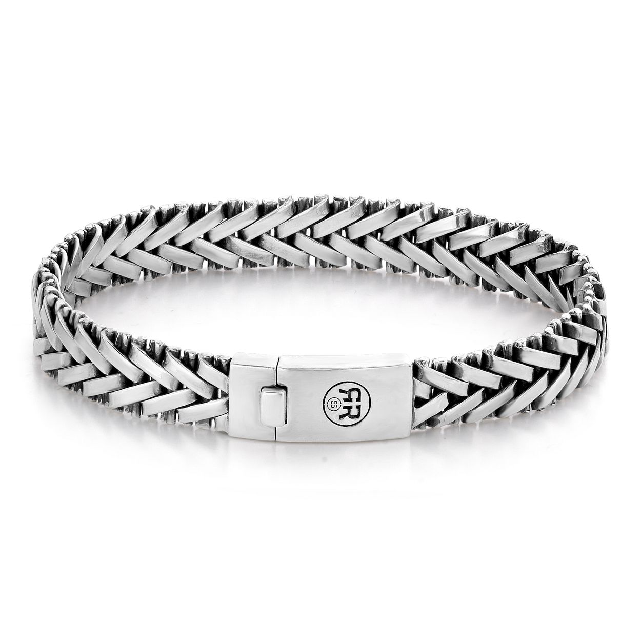 Deze armband is van het merk Rebel & Rose. Het is een herensieraad. De armband is zilver van kleur.