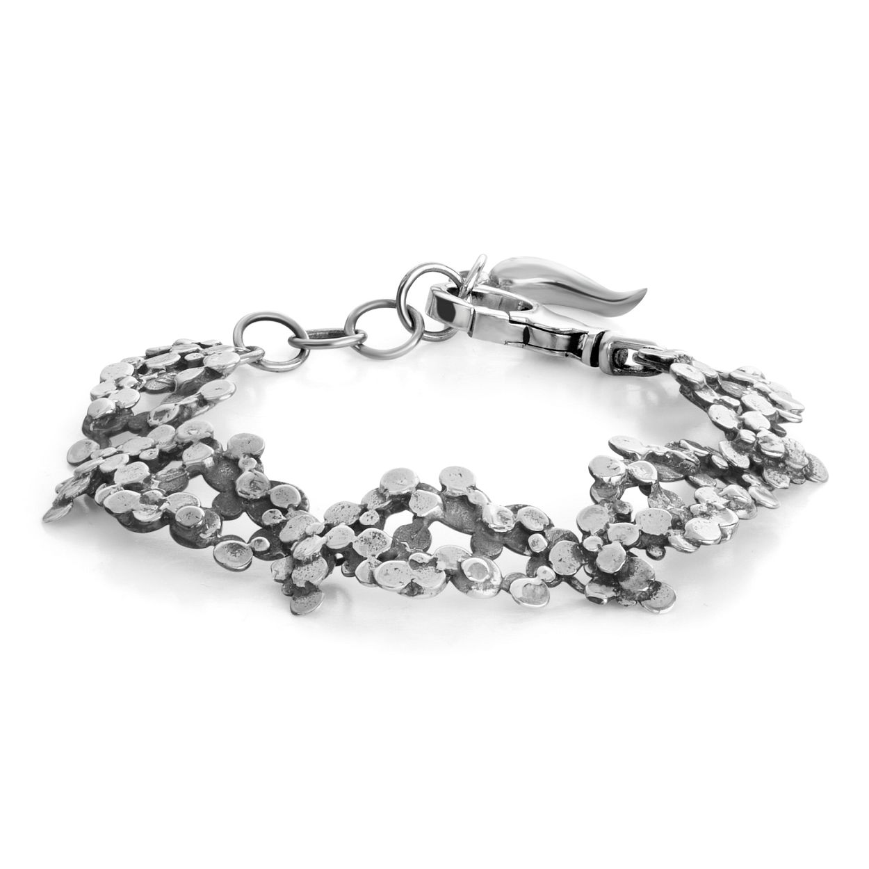 Deze armband is van het merk Rebel & Rose. Het is een damessieraad. De armband is zilver van kleur.