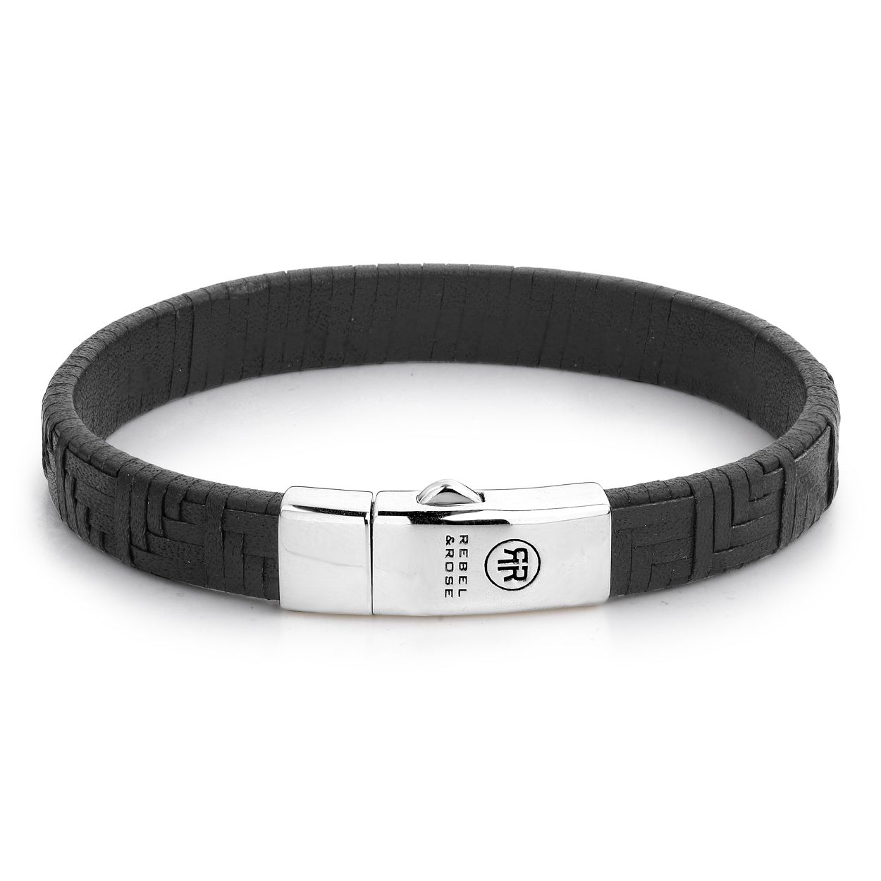 Deze armband is van het merk Rebel & Rose. Het is een herensieraad. De armband is zwart van kleur.