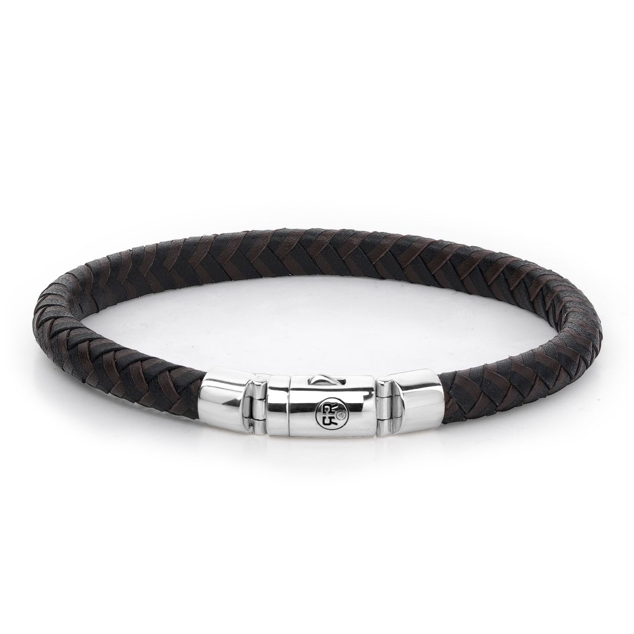 Deze armband is van het merk Rebel & Rose. Het is een herensieraad. De armband is zwart van kleur.